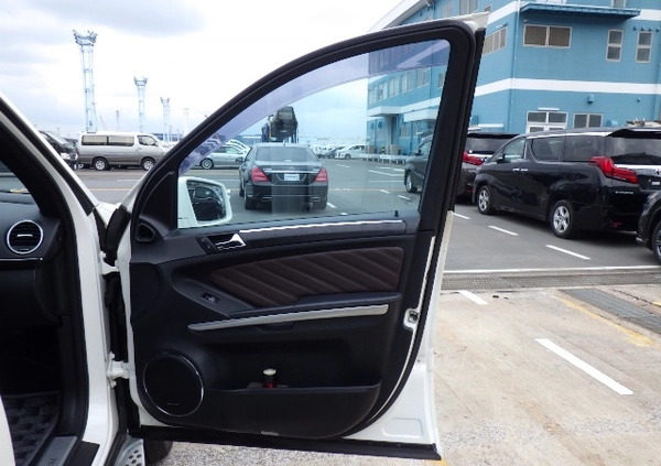 Mercedes-Benz GL cena 129900 przebieg: 66900, rok produkcji 2012 z Piaseczno małe 742